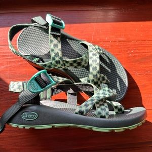 Women’s Chacos Size 7